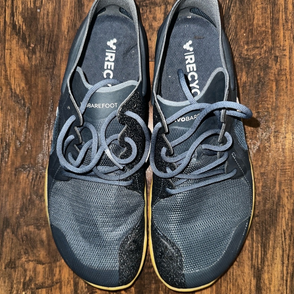 Vivo barefoot Men's Black Shoes WORN ONCE